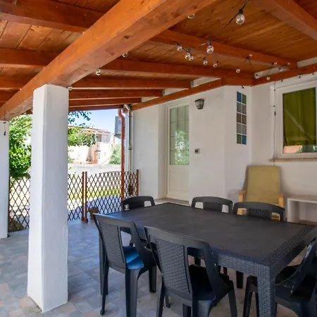 Dobby's House Ольбія